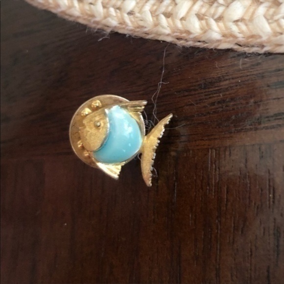 Vintage Jewelry - Vintage Fish Pin.